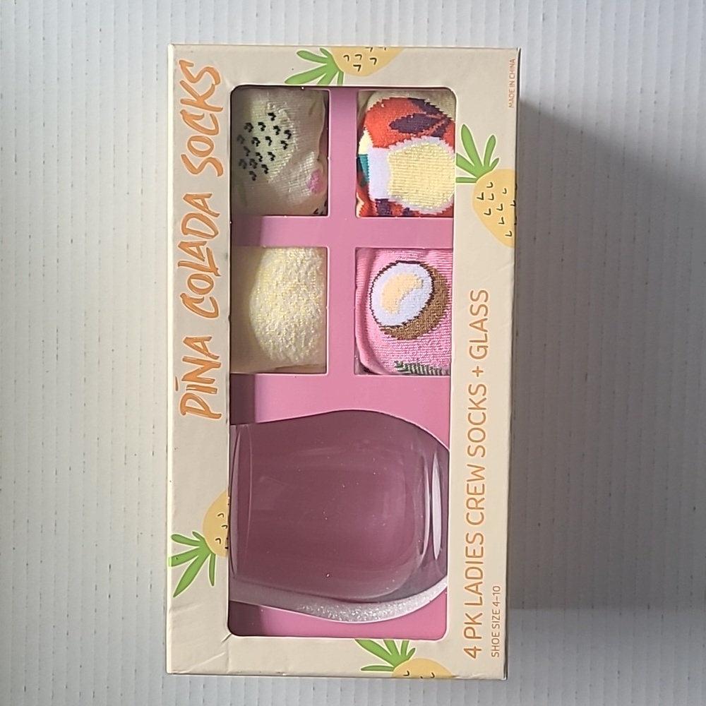 NIB 4-Pack Ladies Crew Socks With Pina Colada Glass Gift Set - Pink and Yellow